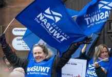 Proposed Teacher Cuts by Glasgow City Council Criticized for Failing Pupils news-12082024-193917