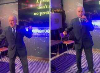Karaoke Legend Pensioner Wows Glasgow Pub Crowd news-18082024-125011