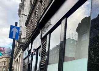 New Business Alert: Coming Soon Signs Pop Up on Empty Glasgow Unit news-20082024-132604