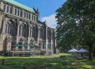 Netflix Frankenstein Reboot: Glasgow Cathedral Film Crews news-24082024-105204