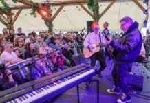 Pop Star Surprise Performance at Glasgow School Reunion news-26082024-105950