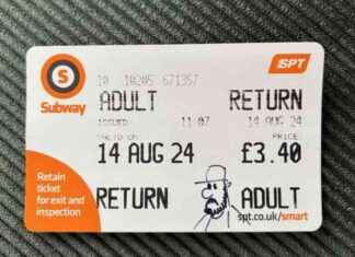Cheerful Artist Brightens Glasgow Subway with Ticket Drawings news-18092024-154927