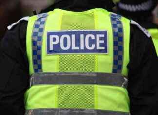 Man Attacks Police Officer After Arrest: Understanding the Incident and Its Implications news-21092024-112312