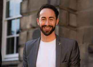 From Fish and Chips to Stage: A Scottish Man’s Family Legacy Comes Alive in a Must-See Play news-05102024-152642