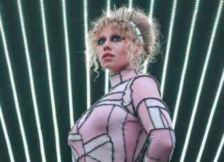 Glasgow Designer Unveils Exclusive Collection for Sold-Out Exhibition news-06102024-033228