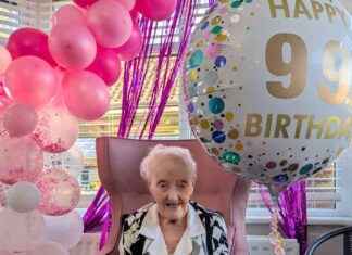 Glasgow Care Home Resident Celebrates 99th Birthday with Special Guest news-09102024-184320