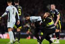 Portugal Manager Worried for Cristiano Ronaldo Amid Hampden Pitch Invasion news-16102024-082727