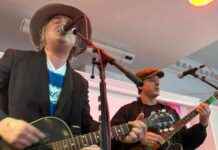 Indie Superstars Wow Fans with Intimate City Center Performance news-18102024-085427