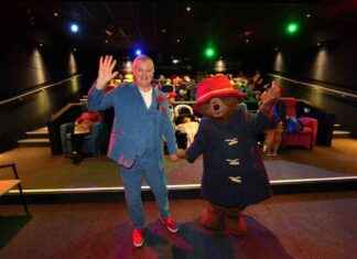Celebrity Actor and Paddington Bear Bring Joy to Glasgow Children’s Hospital news-08112024-220114