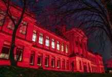 Honoring Glasgow School Pupils: Red Lighting Tribute to World War Veterans news-10112024-154203