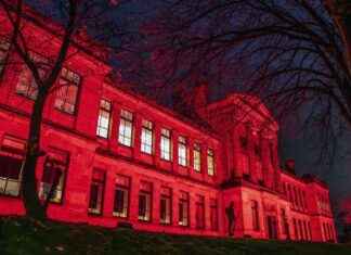 Honoring Glasgow School Pupils: Red Lighting Tribute to World War Veterans news-10112024-154203