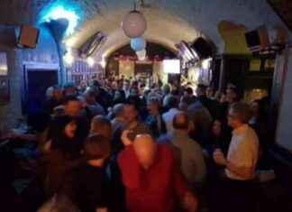 Rescued Glasgow Pub Flourishing Despite Imminent Closure Threat news-22112024-081837