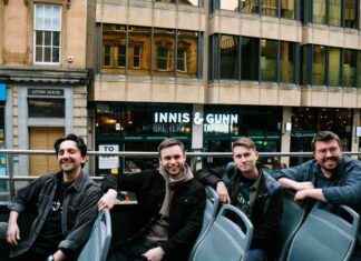 Band Performance on Open-Top Bus in Glasgow: An Unforgettable Experience band-performance-on-open-top-bus-in-glasgow-an-unforgettable-experience