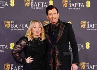 David Tennant Hosts Stylish Baftas Ceremony with Big Stars david-tennant-hosts-stylish-baftas-ceremony-with-big-stars