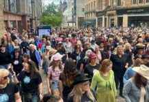 Line Dancers Flash Mob Buchanan Street, Glasgow: Yeeha! line-dancers-flash-mob-buchanan-street-glasgow-yeeha
