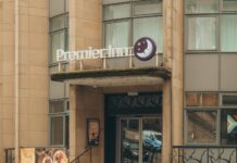 Premier Inn Glasgow City Centre Charing Cross: Your Perfect Stay?